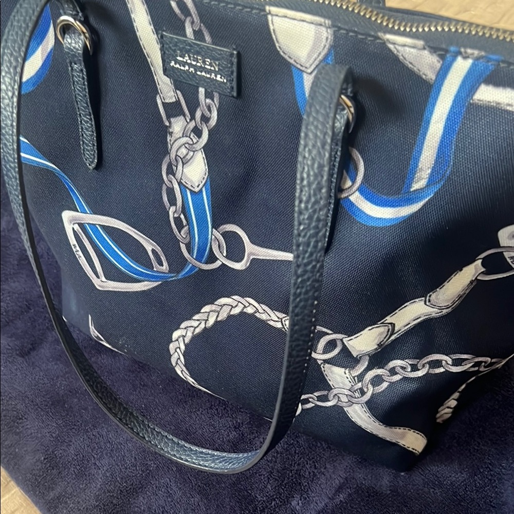 Avery Navy and White Chain Pattern Tote
